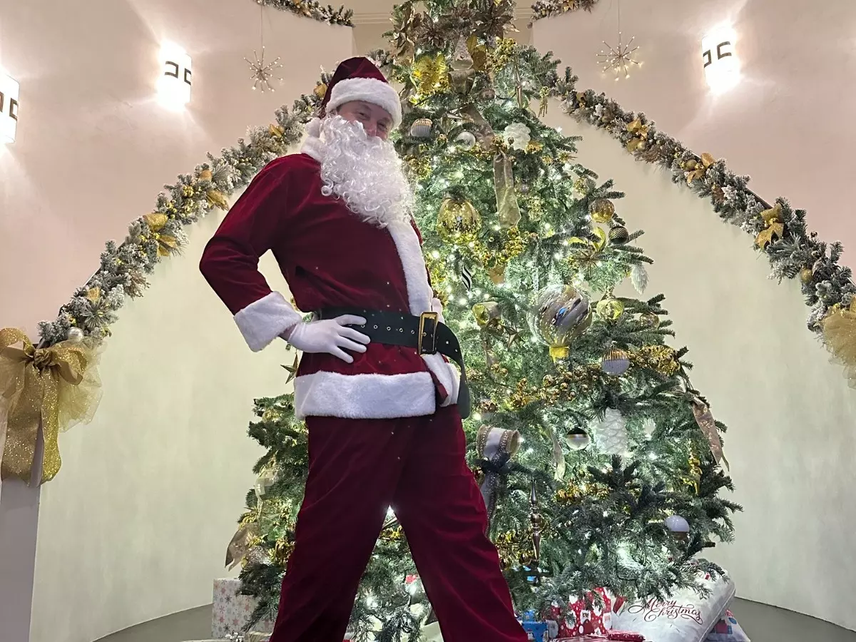 Elon Musk's Christmas Santa post hints that he prefers Mounjaro over Ozempic for weight loss Elon Musk's Christmas Santa post hints that he prefers Mounjaro over Ozempic for weight loss